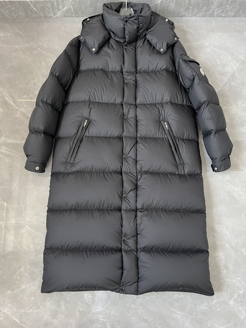 G*u*i down coat